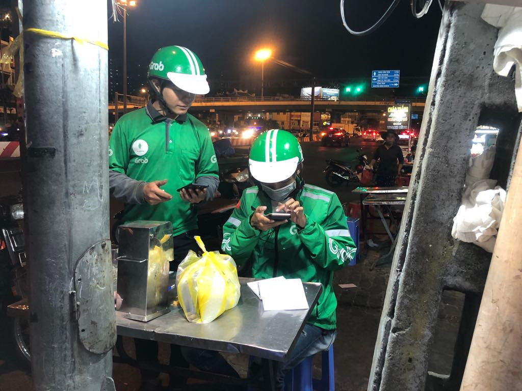 TPHCM lên phương án quản lý shipper mùa dịch COVID-19 ảnh 1