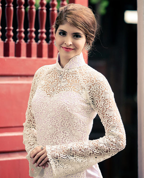 Duyên dáng trong tà áo dài Việt Nam