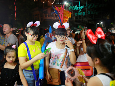 Năm nay mốt hóa trang thành “ Chuột Mickey”