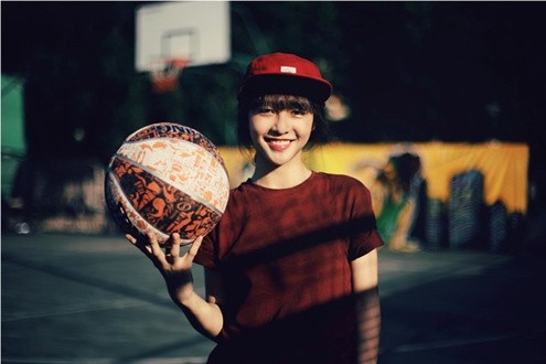 Khả Ngân được lòng các teen vì phong cách thể thao khỏe khoắn và lối trang điểm nhẹ nhàng, tự nhiên