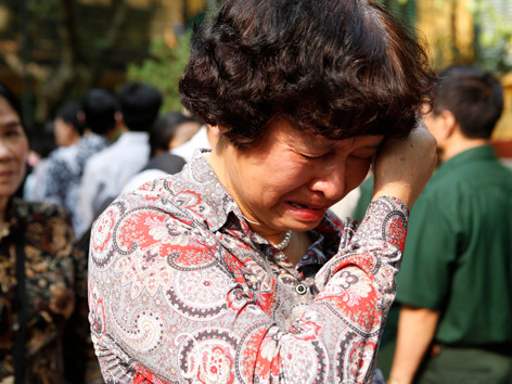 Rất nhiều người khóc thương khi đến viếng tại nhà Đại tướng