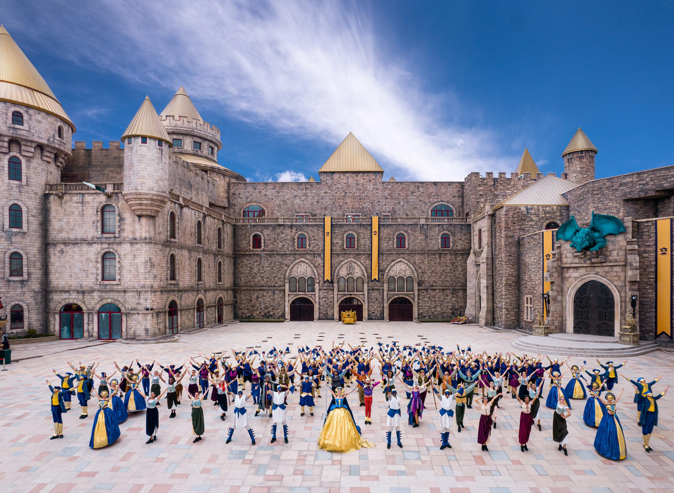 Show diễn Trận chiến ở Vương quốc Mặt trăng Show diễn Trận chiến ở Vương quốc Mặt trăng