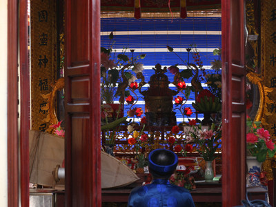 Mang diều ra đền cúng cầu may