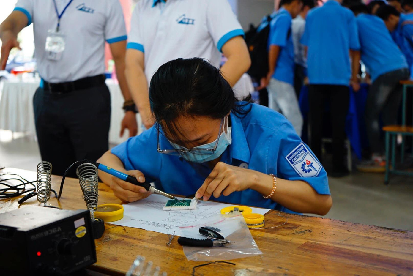 Sinh viên trường CĐ Kỹ thuật Cao Thắng học thực hành. Sinh viên trường CĐ Kỹ thuật Cao Thắng học thực hành.