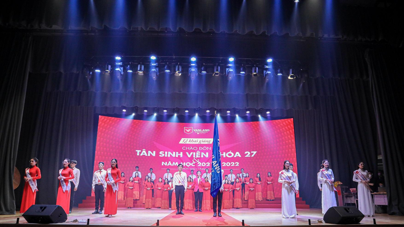 Trường ĐH Văn Lang là trường ĐH đầu tiên đón nhận chứng nhận QS Stars 4 sao. Trường ĐH Văn Lang là trường ĐH đầu tiên đón nhận chứng nhận QS Stars 4 sao.