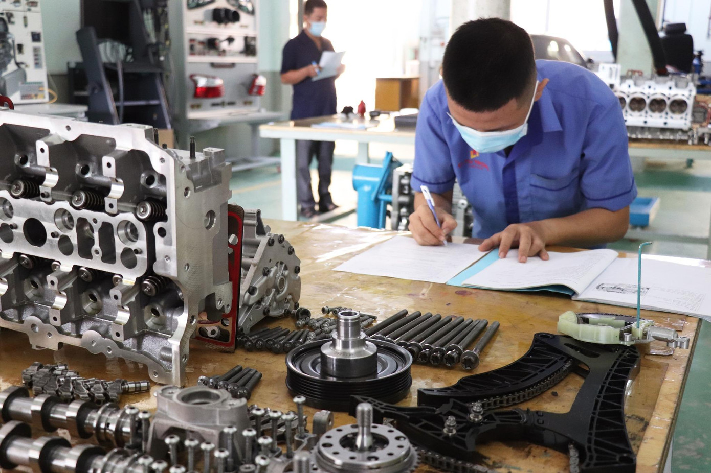 Sinh viên trường CĐ Lý Tự Trọng trong giờ học thực hành.