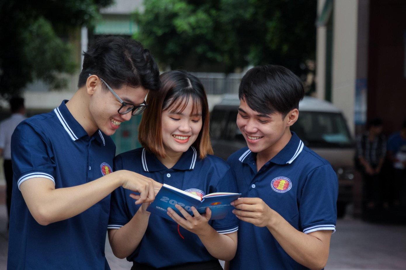 Sinh viên trường ĐH KHXH&NV (ĐHQG TP. HCM), đây là năm đầu tiên, ngành KHXH được xếp hạng. Sinh viên trường ĐH KHXH&NV (ĐHQG TP. HCM), đây là năm đầu tiên, ngành KHXH được xếp hạng.