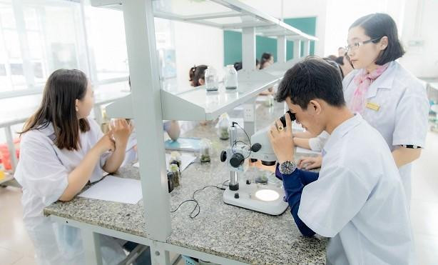 Sinh viên khối ngành Sức khỏe trường ĐH Công nghệ TP. HCM (HUTECH).