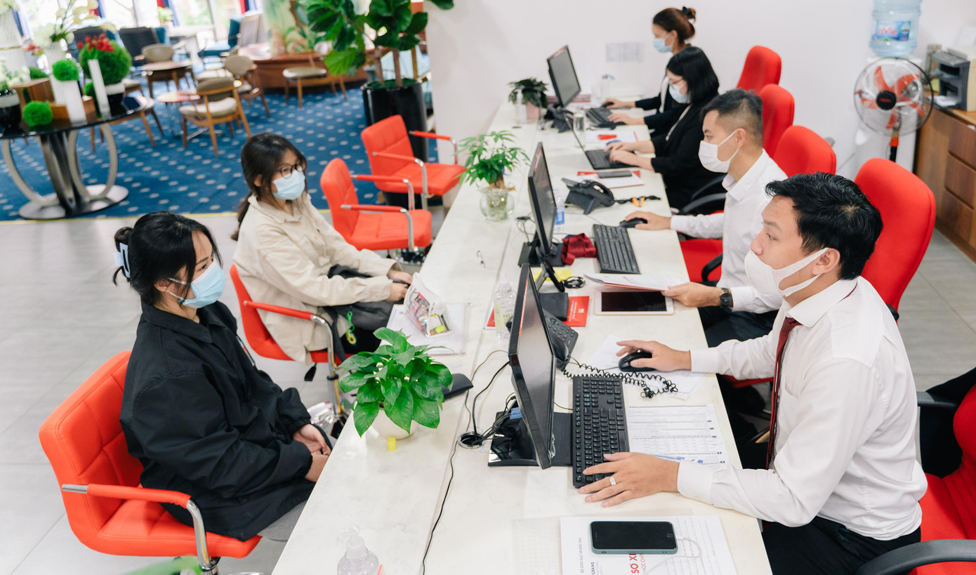 Thí sinh tham gia tư vấn tuyển sinht tại trường ĐH Quốc tế Hồng Bàng.