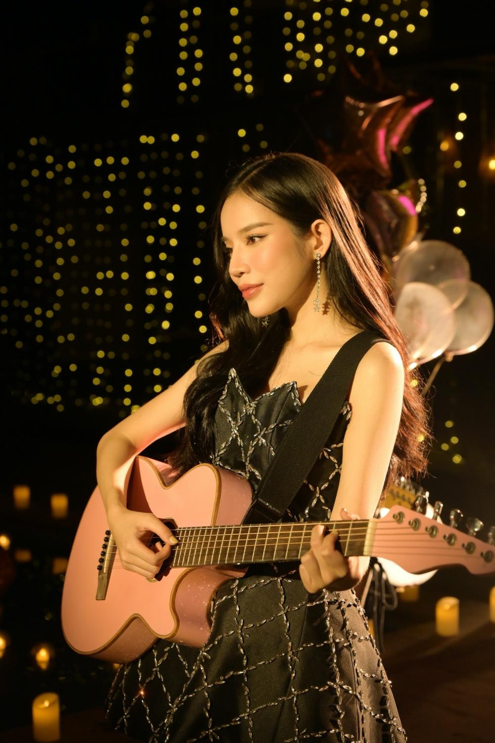 Lyly kỳ vọng sự mới mẻ và tích cực hơn trong âm nhạc của mình. Lyly kỳ vọng sự mới mẻ và tích cực hơn trong âm nhạc của mình.