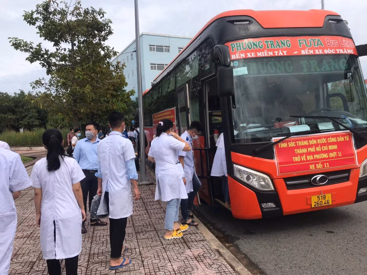 100 sinh viên của trường sẽ tham gia hỗ trợ tiêm vắc xin tại Sóc Trăng đến hết ngày 17/10.
