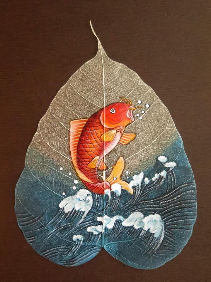 Sự đặc sắc và thu hút người xem của tranh trên xương lá bồ đề chính là chất liệu khác biệt.