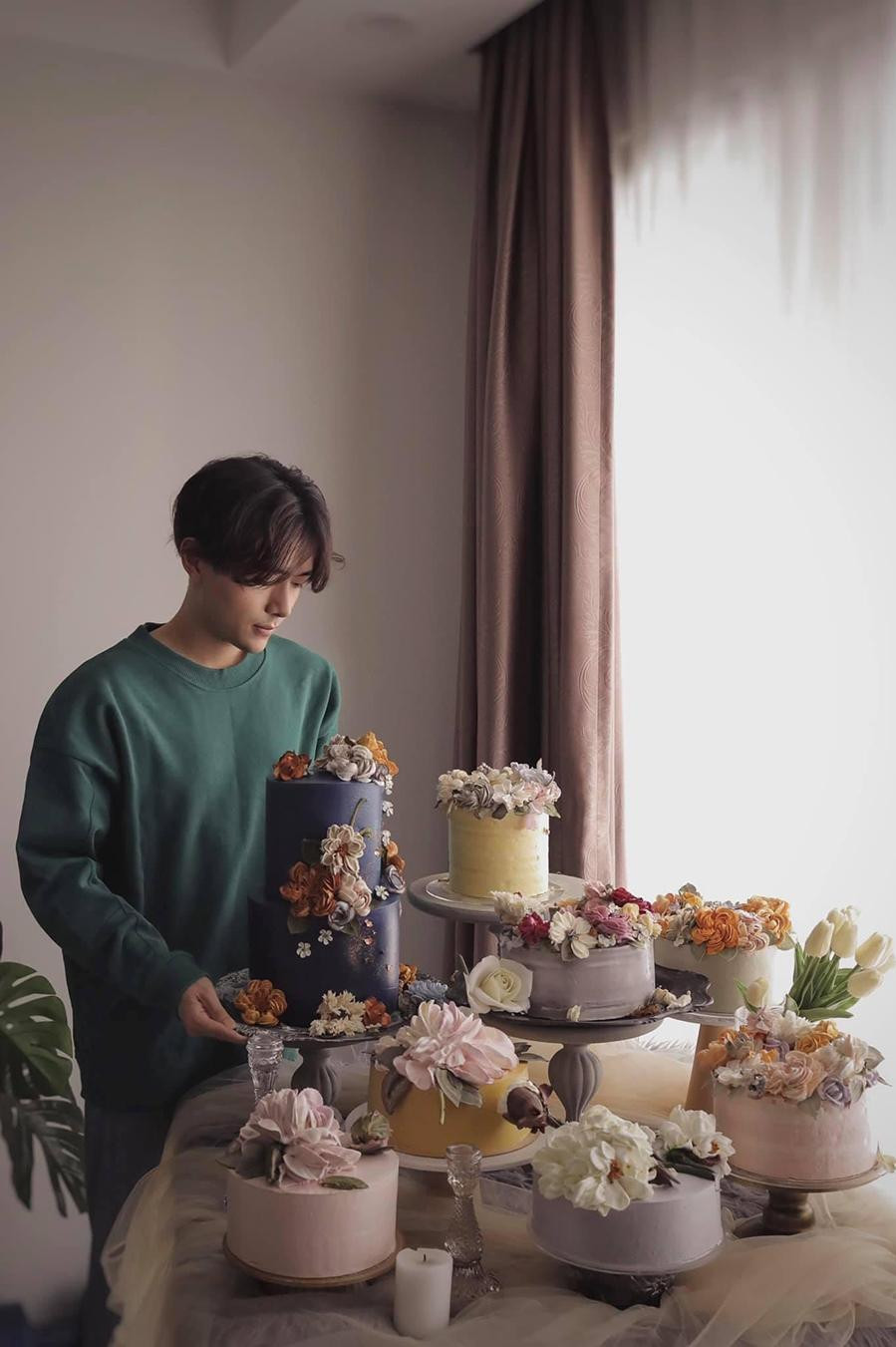 Hoàng Anh không phải là 'thợ' mà là một chuyên viên thiết kế bánh kem chuyên nghiệp.