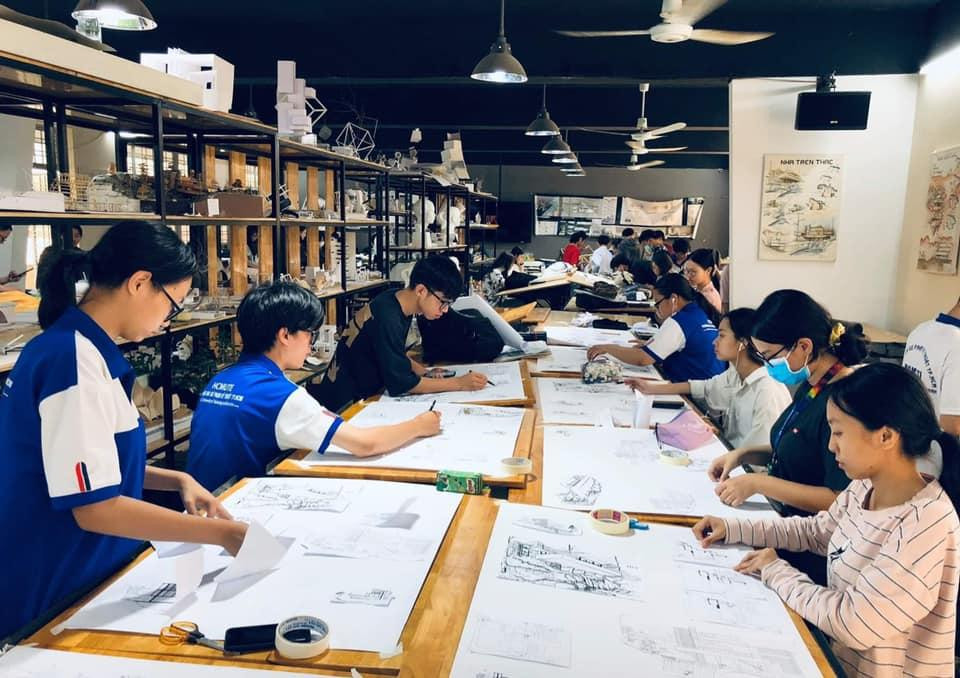 Sinh viên trường ĐH Sư phạm Kỹ thuật TP. HCM được học thực hành nếu tiêm đủ vắc xin.