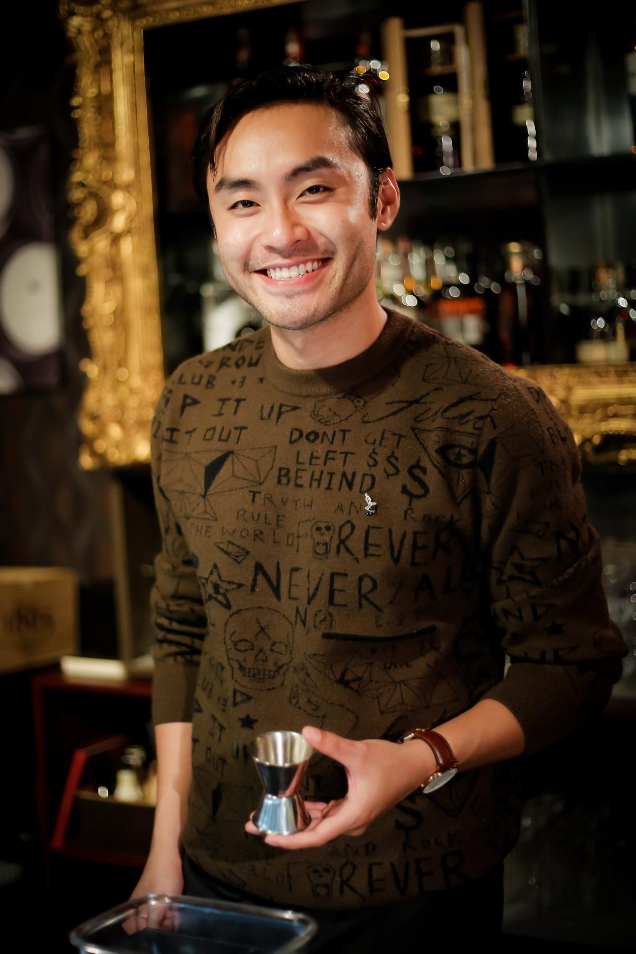 Dustin Nguyễn là người dẫn dắt 11 STATION.