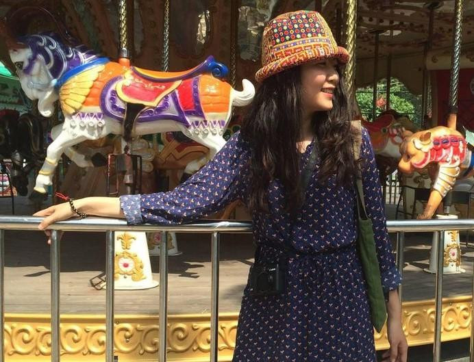 Dương Hương Nhiên đang được rất nhiều bạn trẻ tại TP. HCM ngưỡng mộ vì những bức tranh trên xương lá bồ đề.