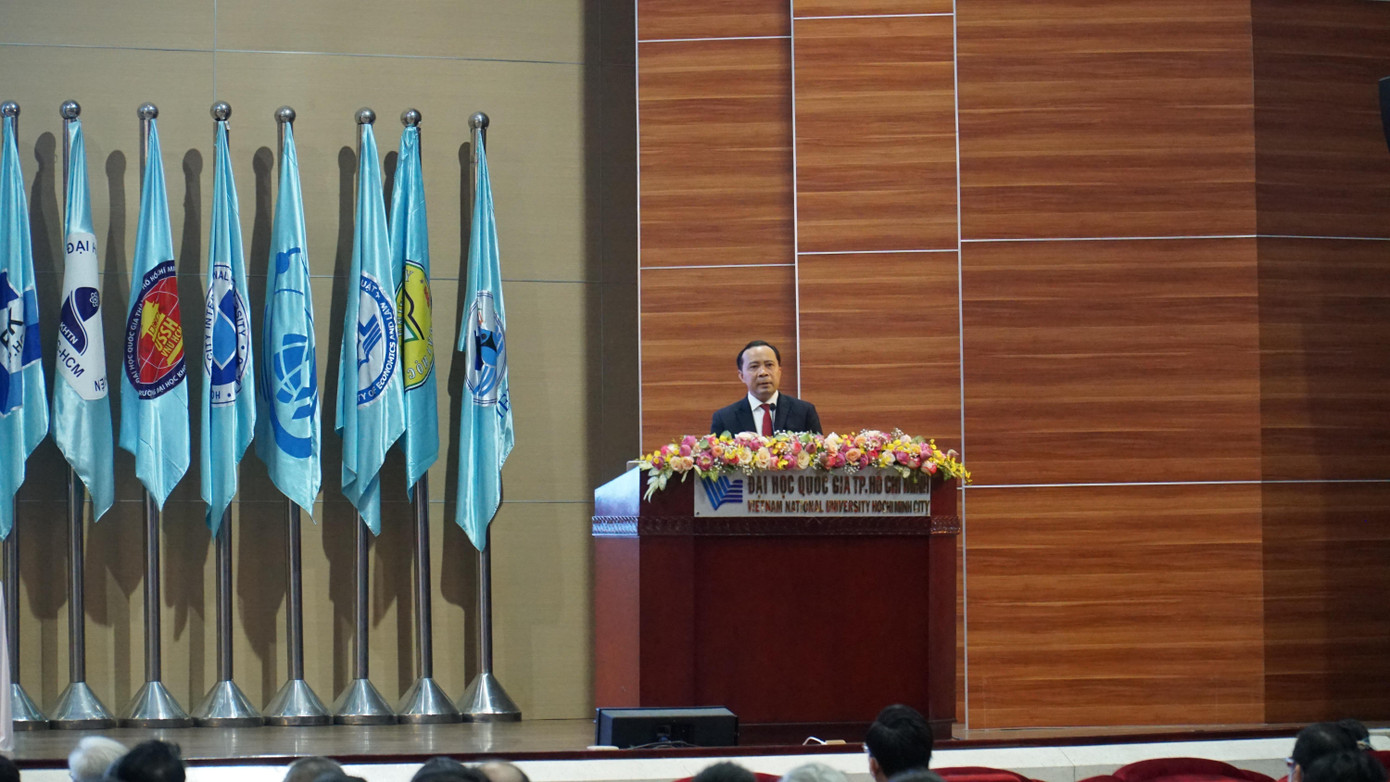 PGS. TS Vũ Hải Quân - Giám đốc ĐHQG TP. HCM công bố kế hoạch tại Hội nghị thường niên năm 2021.