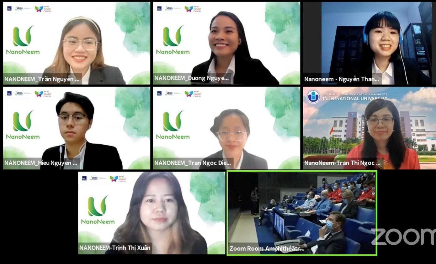 Các thành viên dự án "Nano Neem" tham gia đêm Chung kết trực tuyến.