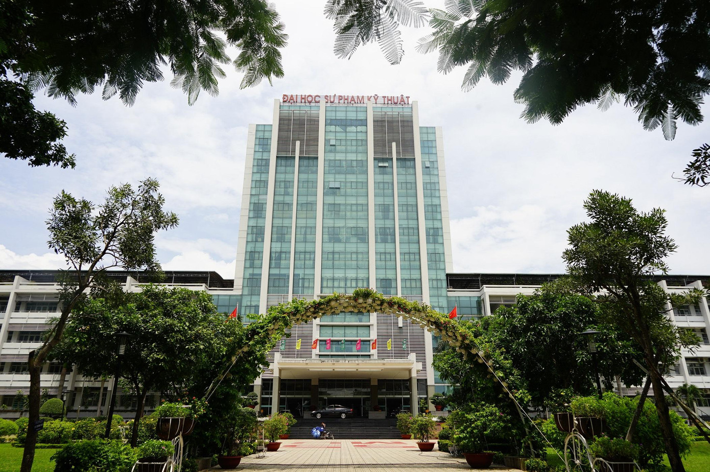 Trường ĐH Sư phạm Kỹ thuật TP. HCM phải nộp ngân sách hơn 11 tỷ đồng kinh phí rút dự toán, quản lý và sử dụng không đúng quy định. Trường ĐH Sư phạm Kỹ thuật TP. HCM phải nộp ngân sách hơn 11 tỷ đồng kinh phí rút dự toán, quản lý và sử dụng không đúng quy định.