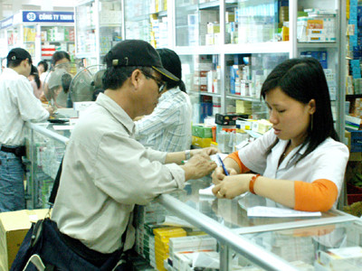 Cục Quản lý Dược khẳng định sẽ đưa hoạt động mua bán thuốc vào khuôn khổ bằng việc cắt bỏ những tầng nấc trung gian. Ảnh: Hồng Vĩnh - Thái Hà