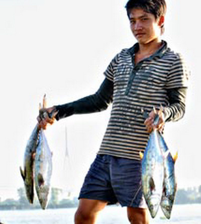 Cá thu bắt được trên sông Hậu, khu vực cầu Cần Thơ. Ảnh: H.H. Cá thu bắt được trên sông Hậu, khu vực cầu Cần Thơ. Ảnh: H.H