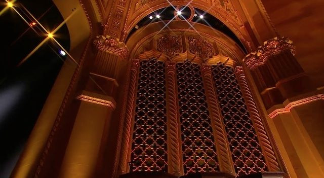 Hệ thống ánh sáng được lắp đặt đầy đủ