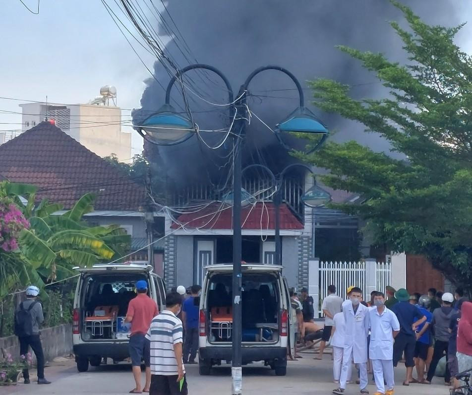 Hiện trường vụ cháy căn nhà 2 tầng ở TP. Phan Rang - Tháp Chàm. Ảnh L.H Hiện trường vụ cháy căn nhà 2 tầng ở TP. Phan Rang - Tháp Chàm. Ảnh L.H