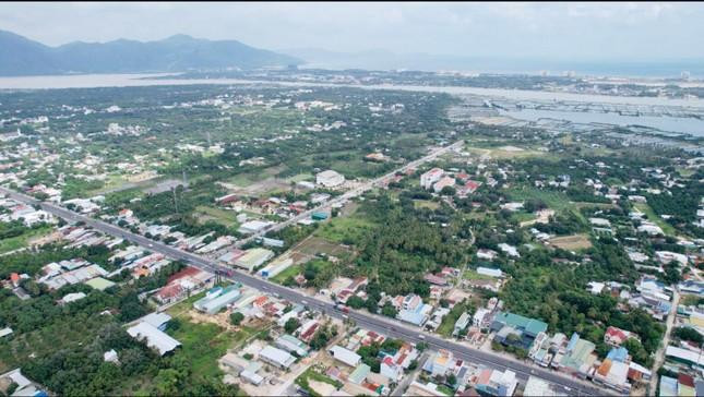 Một góc đầm Thuỷ Triều - nơi sốt đất trong thời gian qua ở huyện Cam Lâm. Ảnh T.L Một góc đầm Thuỷ Triều - nơi sốt đất trong thời gian qua ở huyện Cam Lâm. Ảnh T.L