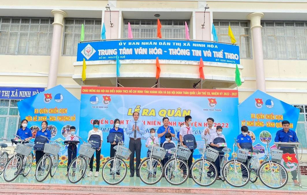 Công trình “Nâng bước tới trường”.