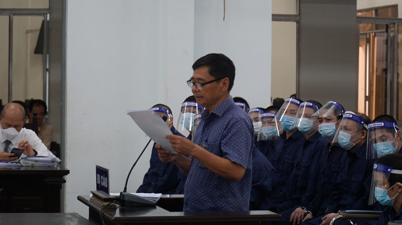 Bị cáo Trần Văn Hùng đọc lời bào chữa tại toà phúc thẩm. Ảnh L.H Bị cáo Trần Văn Hùng đọc lời bào chữa tại toà phúc thẩm. Ảnh L.H