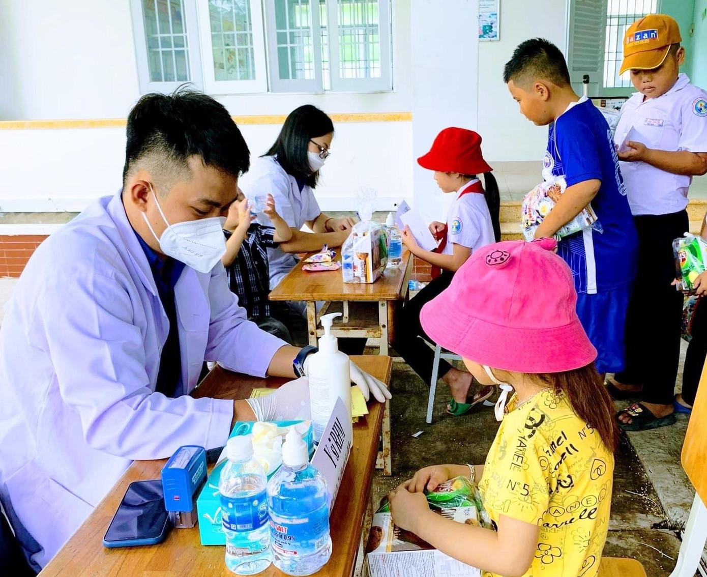 Ngày tình nguyện “Vì trẻ em thân yêu”.