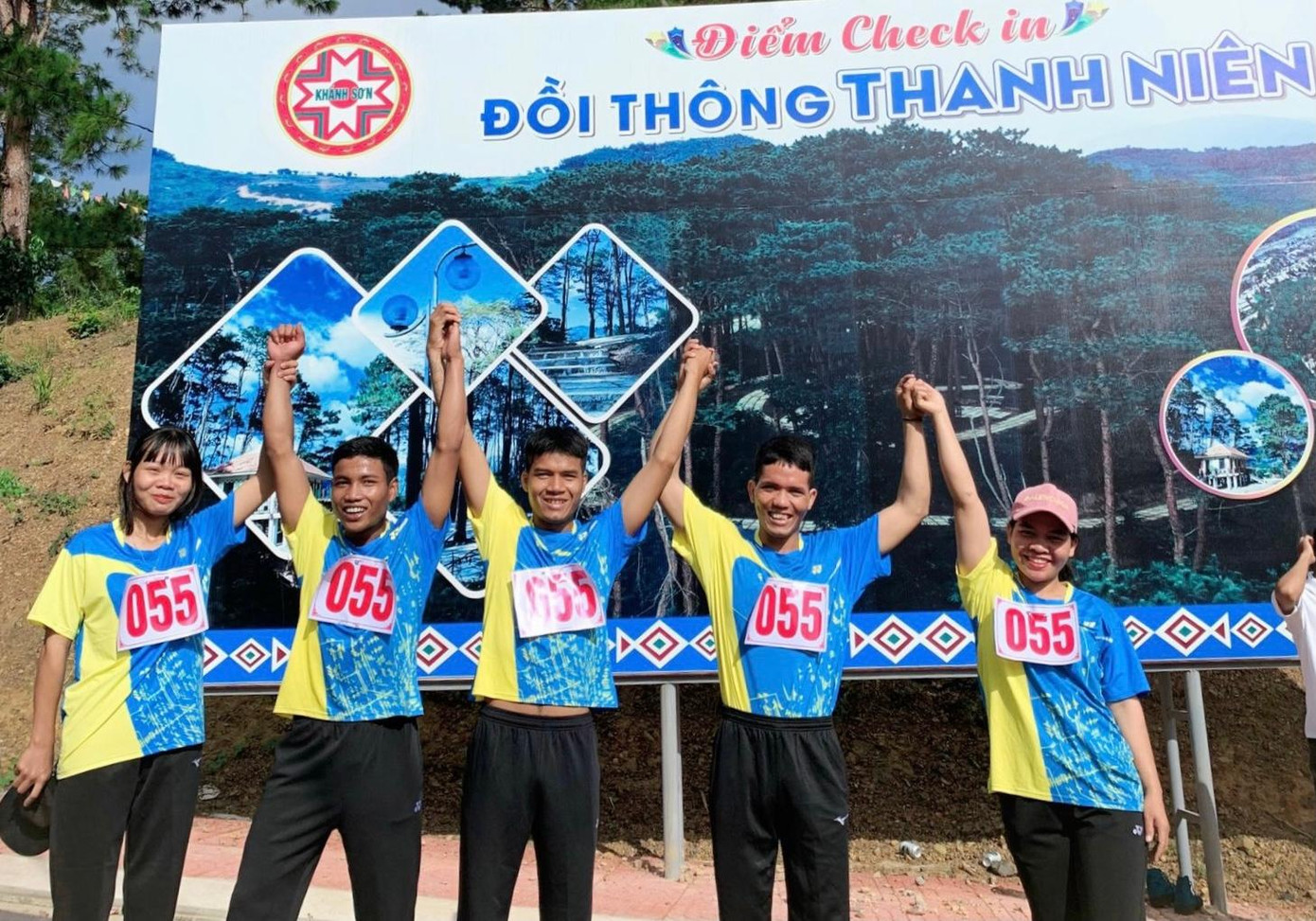 Một điểm check in tại giải việt dã "Check-in Khánh Sơn". Ảnh THỤC HIỀN. Một điểm check in tại giải việt dã "Check-in Khánh Sơn". Ảnh THỤC HIỀN.