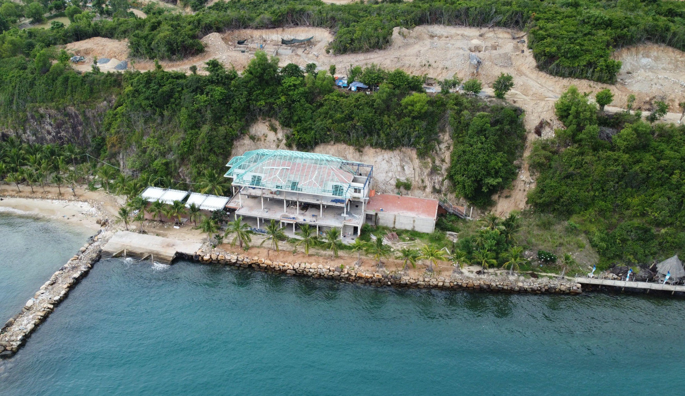 Việc xây dựng khu du lịch trên đảo Hòn Miễu có nguy cơ ảnh hưởng hệ sinh thái vịnh Nha Trang. Ảnh L.H