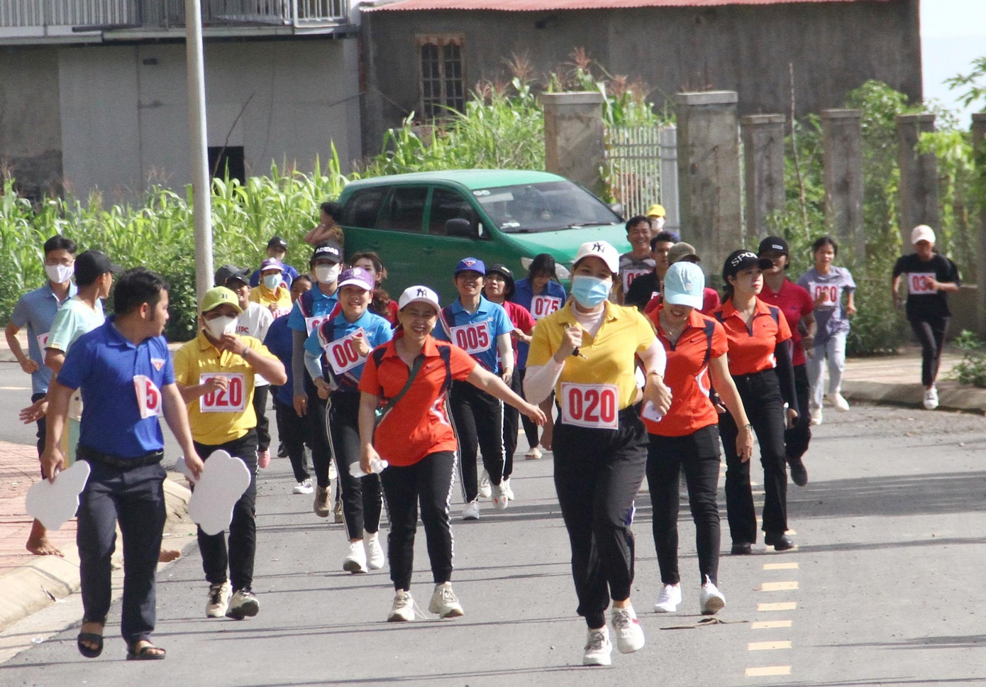 Tuổi trẻ huyện Khánh Sơn nô nức tham gia giải việt dã "Check-in Khánh Sơn". Ảnh THỤC HIỀN. Tuổi trẻ huyện Khánh Sơn nô nức tham gia giải việt dã "Check-in Khánh Sơn". Ảnh THỤC HIỀN.