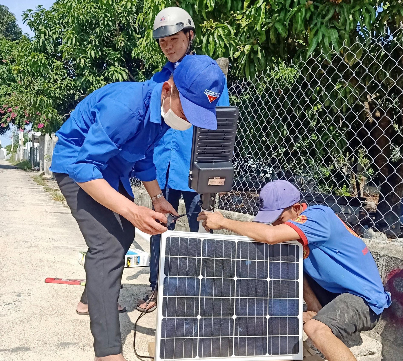 Công trình “Thắp sáng đường quê bằng năng lượng xanh”.