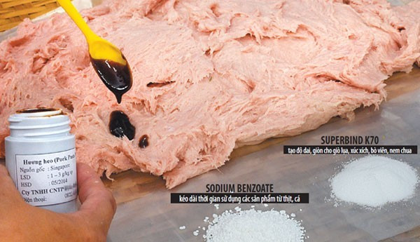 Nhiều thứ hóa chất được sử dụng trong quá trình làm chả, giò lụa, nem, cá viên... Nhiều thứ hóa chất được sử dụng trong quá trình làm chả, giò lụa, nem, cá viên..