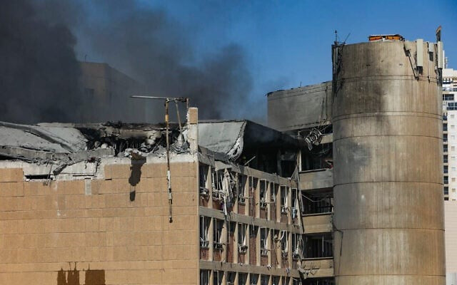 Bệnh viện Soroka bị hư hại. (Ảnh: Times of Israel)