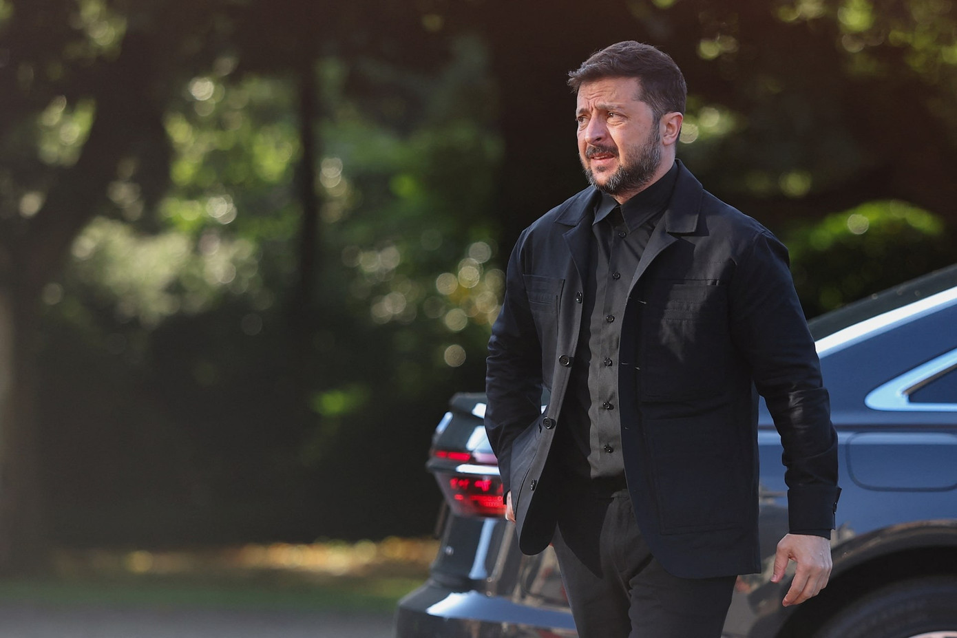 Ông Zelensky thay đổi phong cách trang phục trong cuộc gặp ông Trump. (Ảnh: Reuters)