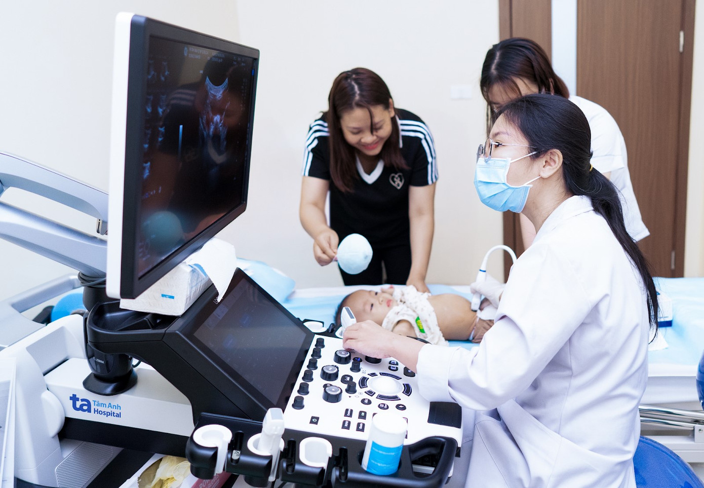 Hàng trăm em bé đã sinh ra từ IVF Tâm Anh được khám sức khỏe tổng quát miễn phí trong các ngày hội với các gói khám tùy theo lứa tuổi, 100% trẻ phát triển đúng chuẩn và thậm chí cao hơn chuẩn về thể lực. Hàng trăm em bé đã sinh ra từ IVF Tâm Anh được khám sức khỏe tổng quát miễn phí trong các ngày hội với các gói khám tùy theo lứa tuổi, 100% trẻ phát triển đúng chuẩn và thậm chí cao hơn chuẩn về thể lực.