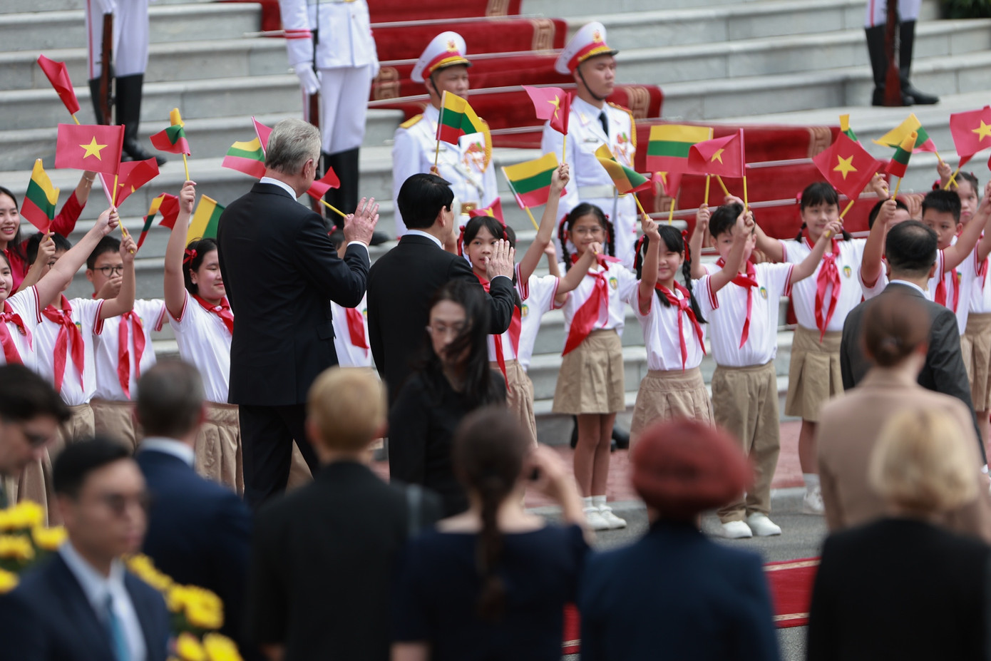 Toàn cảnh Lễ đón Tổng thống Cộng hoà Litva Gitanas Nauseda và Phu nhân thăm chính thức Việt Nam. (Ảnh: Nhật Minh)