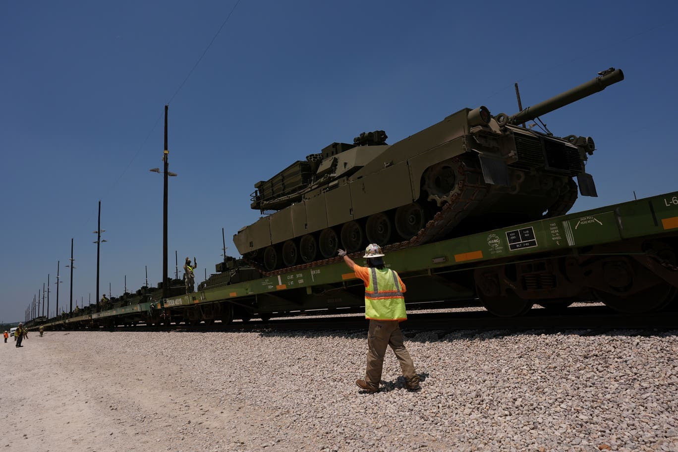 Những khí tài được huy động tham gia duyệt binh. (Ảnh: AP) Những khí tài được huy động tham gia duyệt binh. (Ảnh: AP)