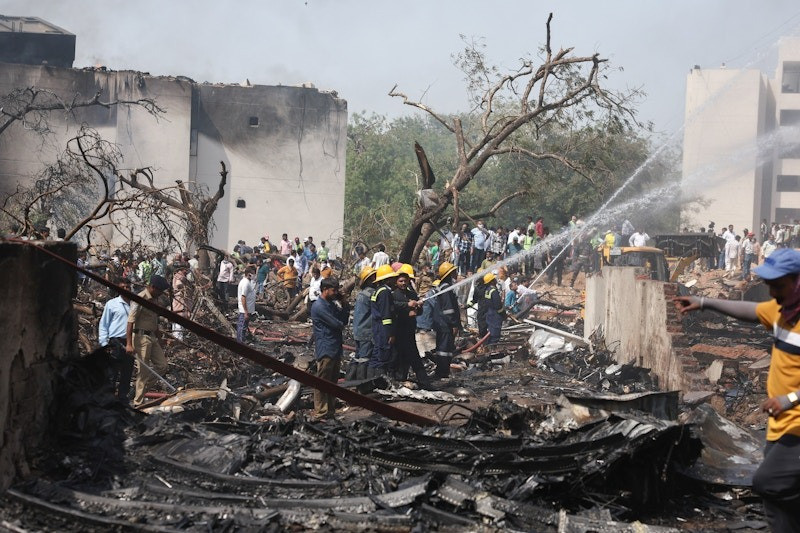 Một chiếc máy bay của hãng hàng không Air India đi London (Anh) đã bị rơi ngày 12/6, ngay sau khi cất cánh từ thành phố Ahmedabad ở phía tây Ấn Độ. (Ảnh: Reuters)
