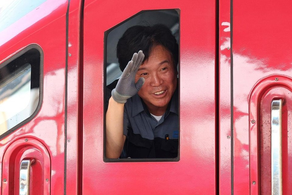 Ông Kim Young-hoon sinh năm 1968 tại Busan, hiện làm kỹ sư đầu máy xe lửa tại Tổng công ty Đường sắt Hàn Quốc. (Ảnh: EPA-EFE)