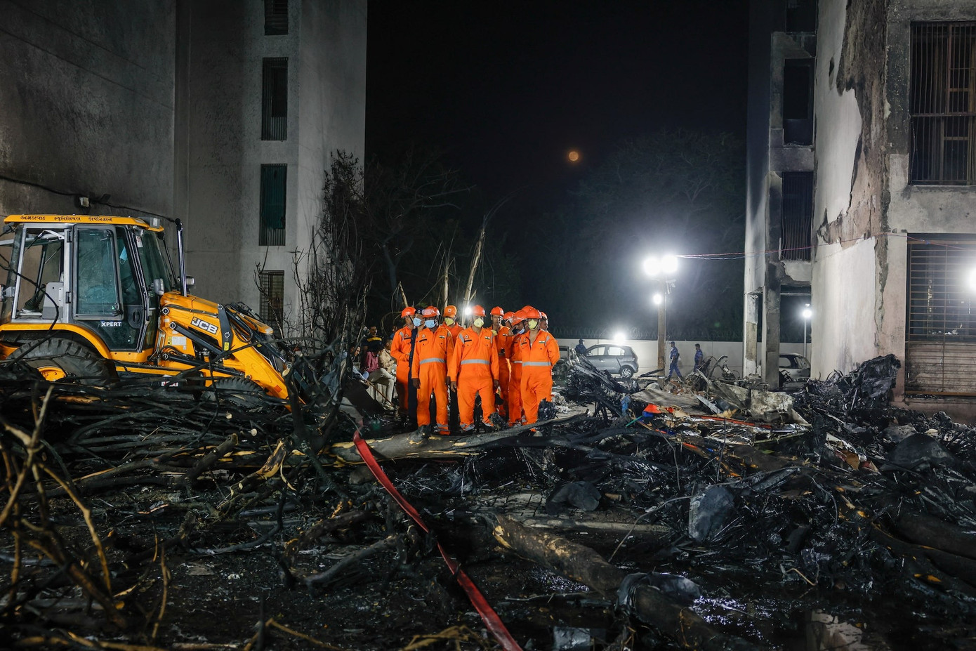 Cảnh tượng tan hoang tại hiện trường. (Ảnh: Reuters)