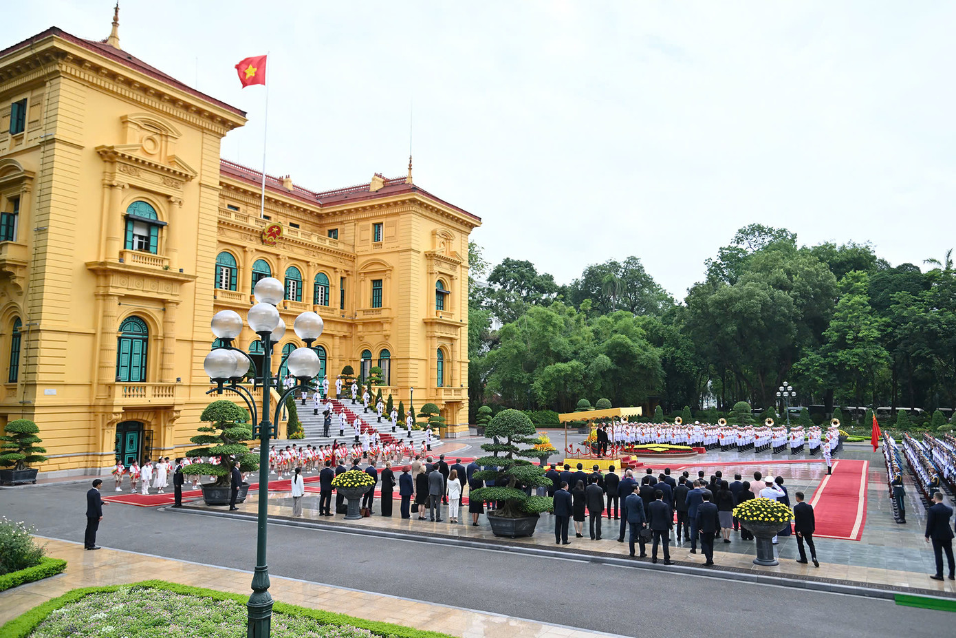 Toàn cảnh Lễ đón Tổng thống Cộng hoà Litva Gitanas Nauseda và Phu nhân thăm chính thức Việt Nam. (Ảnh: Nhật Minh)