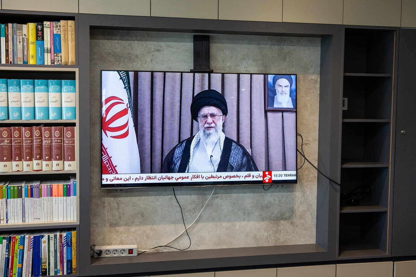 Ông Khamenei phát biểu trên truyền hình ngày 18/6. (Ảnh: New York Times) Ông Khamenei phát biểu trên truyền hình ngày 18/6. (Ảnh: New York Times)