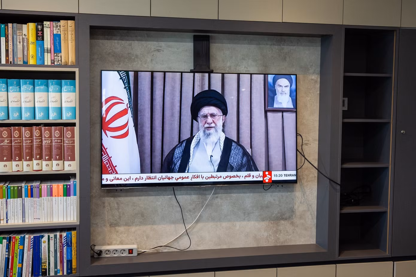 Ông Khamenei phát biểu trên truyền hình ngày 18/6. (Ảnh: New York Times)