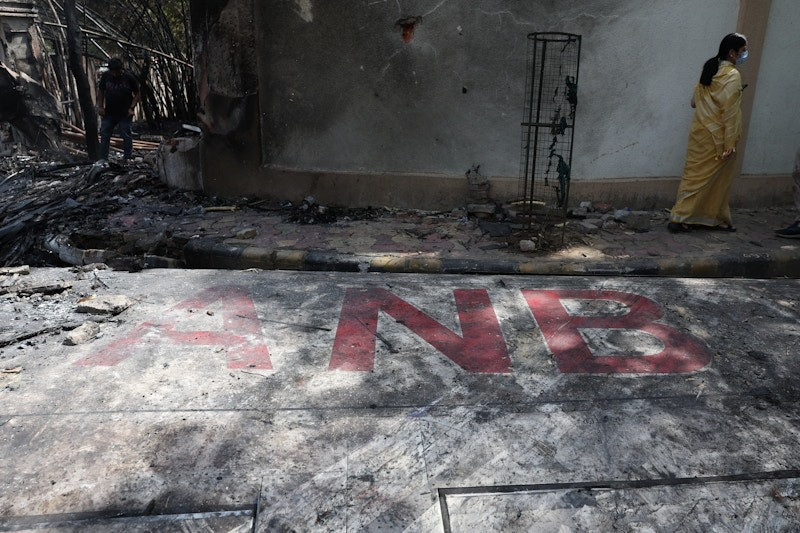 Các mảnh vỡ máy bay bị cháy rụi. (Ảnh: Reuters)