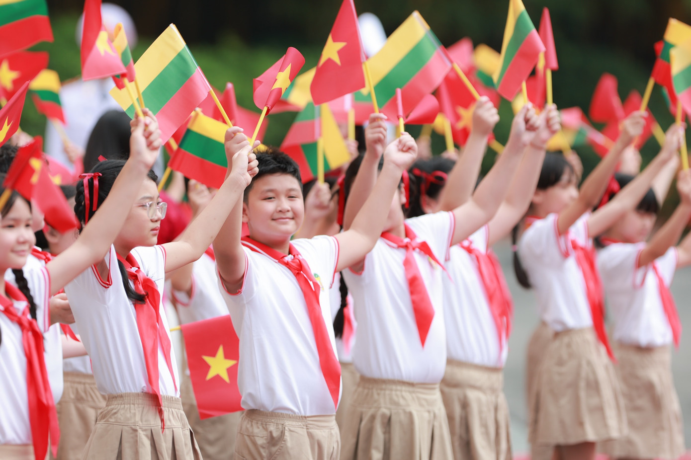 Toàn cảnh Lễ đón Tổng thống Cộng hoà Litva Gitanas Nauseda và Phu nhân thăm chính thức Việt Nam. (Ảnh: Nhật Minh)