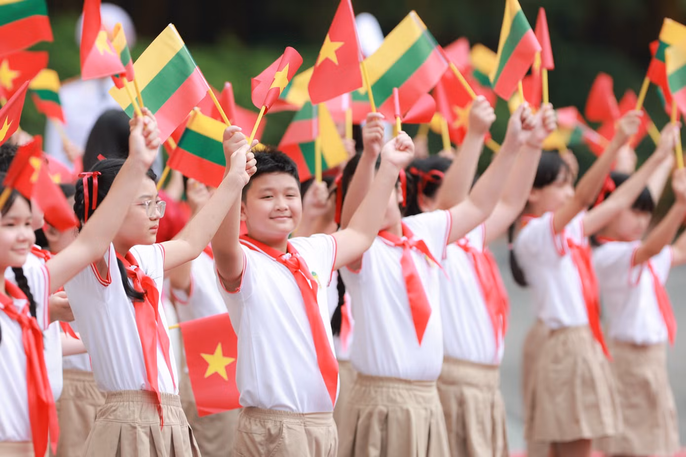 Toàn cảnh Lễ đón Tổng thống Cộng hoà Litva Gitanas Nauseda và Phu nhân thăm chính thức Việt Nam. (Ảnh: Nhật Minh)
